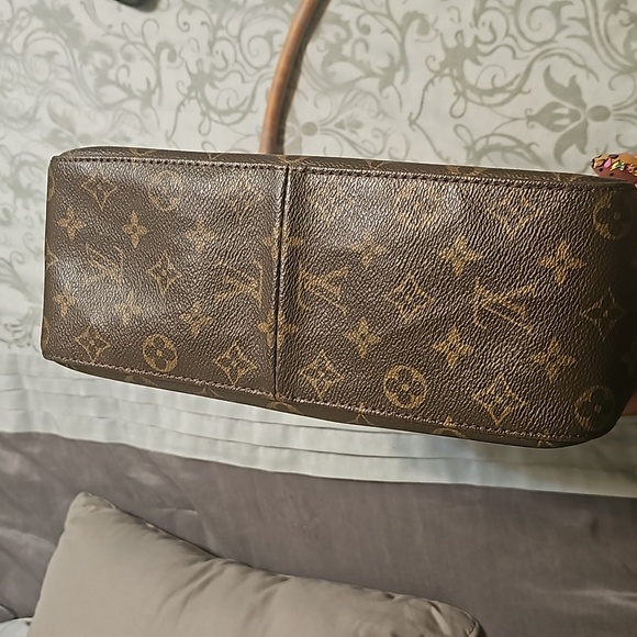 LOUIS VUITTON Monogram Canvas Looping GM - Picture 8 of 13